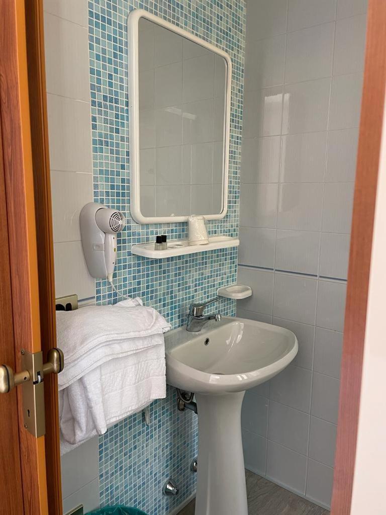 Garni Onda Ξενοδοχείο Torri Del Benaco Δωμάτιο φωτογραφία