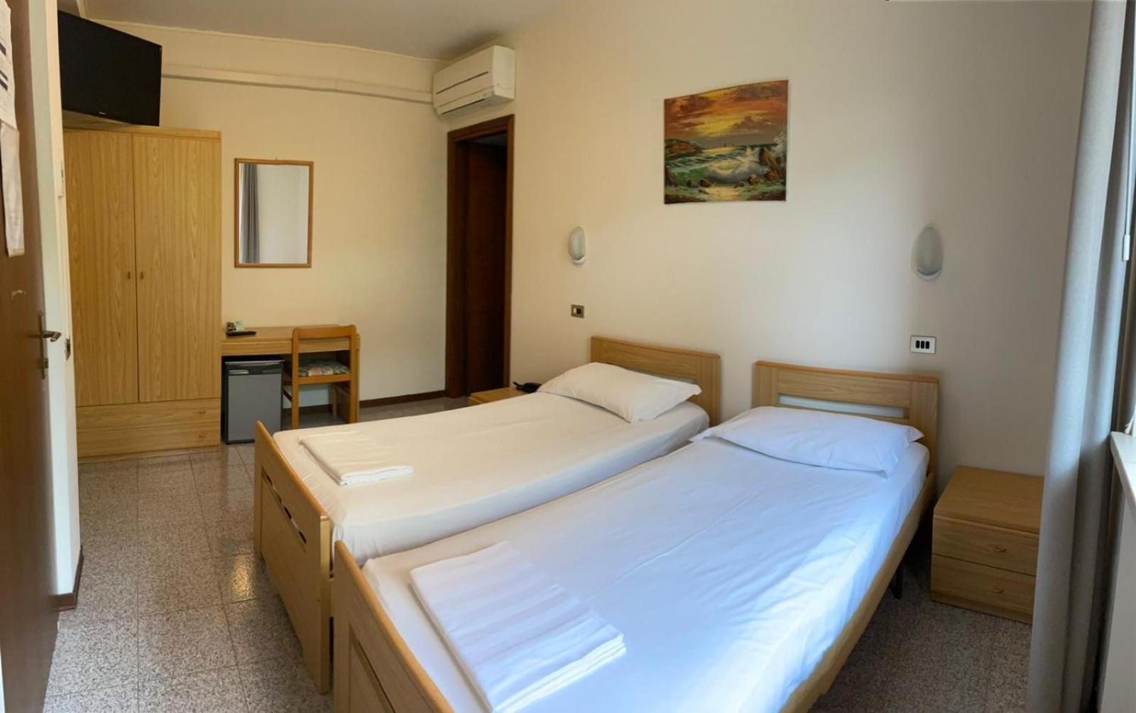 Garni Onda Ξενοδοχείο Torri Del Benaco Δωμάτιο φωτογραφία